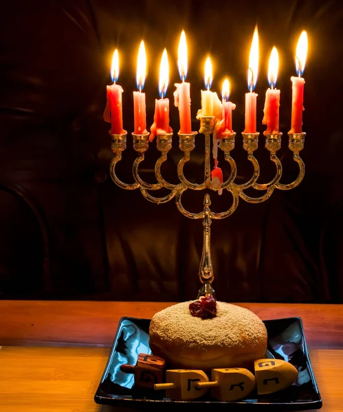 Brandende Kaarsen Met Zoete Donut Game Dreidels Zijn Traditionele Symbolen — Stockfoto