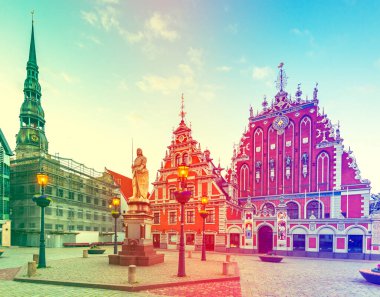 Riga Siyahlar Evi, Letonya 'nın ünlü simgesi olan merkez meydanın manzarası