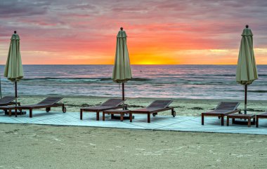 Baltık Denizi sahilinde gün batımı