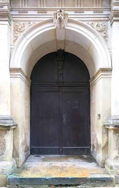 Старі Металеві Двері Або Арка Європейському Місті — стокове фото