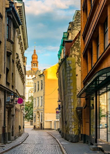 Smalle Straat Met Uitzicht Oude Stad Koepel Van Middeleeuwse Koepel — Stockfoto