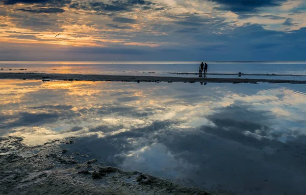 Krásný Západ Slunce Písečné Pláži Baltského Moře — Stock fotografie