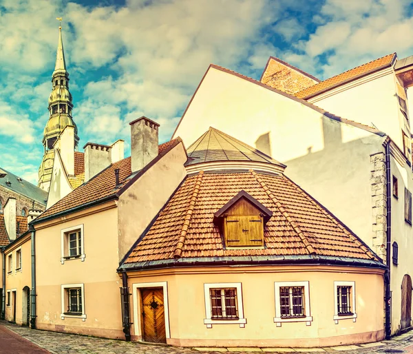 Medieval Convento Quintal Pináculo Igreja São Pedro Antiga Riga Capital — Fotografia de Stock