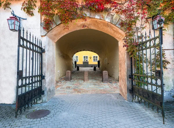 Arco Medieval Rua Estreita Antiga Cidade Europeia — Fotografia de Stock