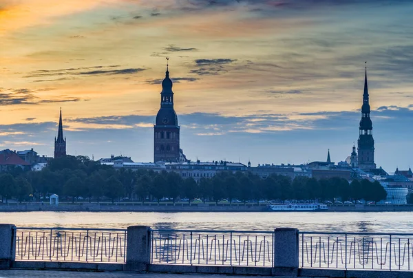 Manhã Beira Mar Vista Sobre Centro Histórico Riga Capital Letônia — Fotografia de Stock