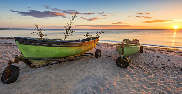 Colorful Sunrise Sandy Beach Anchored Fishing Boats Village Fishermen Baltic — Stock Photo, Image