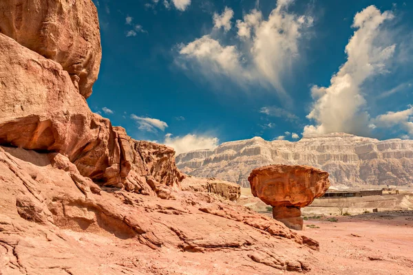 Paisagem Deserto Com Colinas Rochosas Céu Azul Nublado — Fotografia de Stock