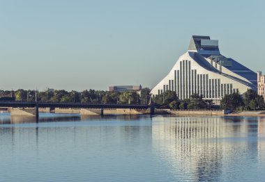 Milli Kütüphanesi yeni modern bir binada Riga'da en tartışılan mimari eşyalardan biri