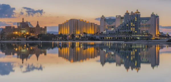 Nächtliche Panoramablick am zentralen Strand von Elat, Israel — Stockfoto