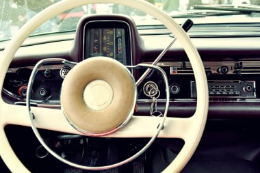 Hız göstergesi, açma/kapatma düğmelerini ile iç retro araba parçası