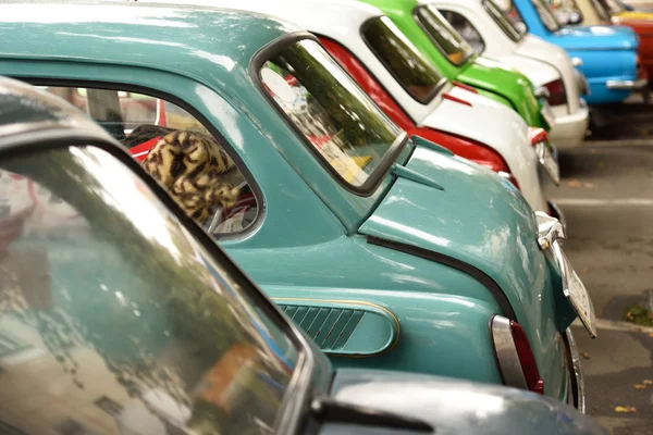 Detalle de coches antiguos de diferentes colores —  Fotos de Stock