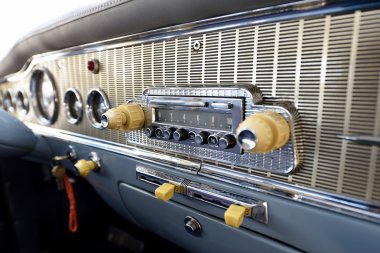 Parça retro araba kontrol paneli ile radyo (bireysellik, vintage,