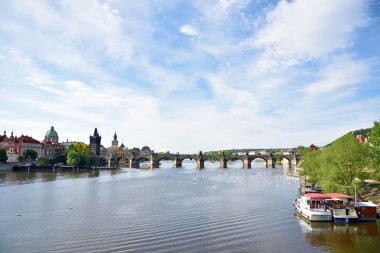 Prague, Çek Cumhuriyeti için Charles Köprüsü muhteşem manzarası bir
