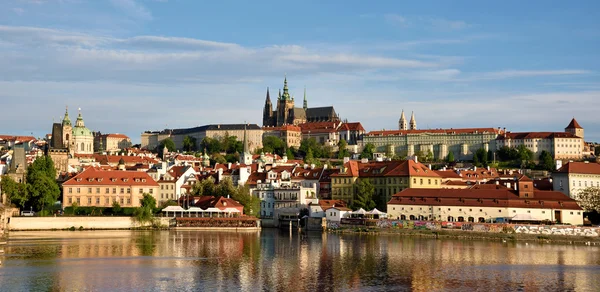 The beautiful landscape of the old town and the Hradcany (Prague — Stock Photo, Image