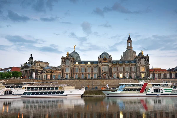 Scenic view of the old Dresden over the river Elbe. Saxony, Germ — Stock Photo, Image