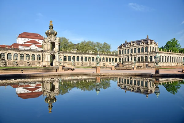 Vacker utsikt över de komplexa Zwinger i Dresden. Sachsen, tyska — Stockfoto