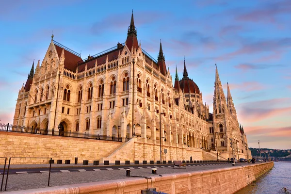 Il pittoresco paesaggio del Parlamento a Budapest, Ungheria — Foto Stock