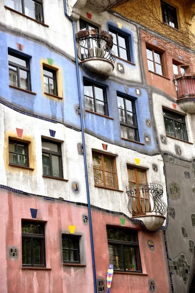 Detal dom Hundertwassera w Wiedniu, Europa. Podróży — Zdjęcie stockowe