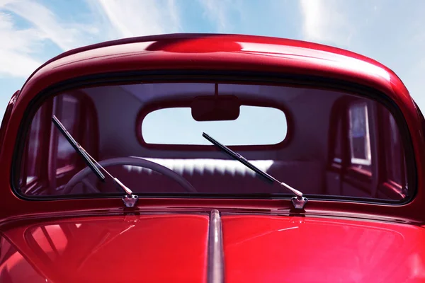 Szczegóły Czerwonego Samochodu Vintage Tożsamość Rocznik Niepowtarzalny Pojęcie — Zdjęcie stockowe