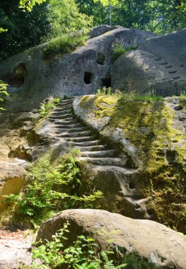 Taş merdiven mağara mağara
