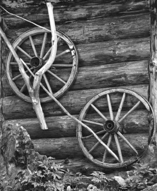 vintage tarzı eski ahşap tekerlek ile kırsal manzara yakın çekim