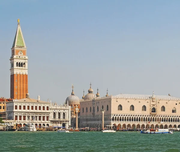 View from the Grand Canal to piazza San Marco with Campanile and — Stock Photo, Image