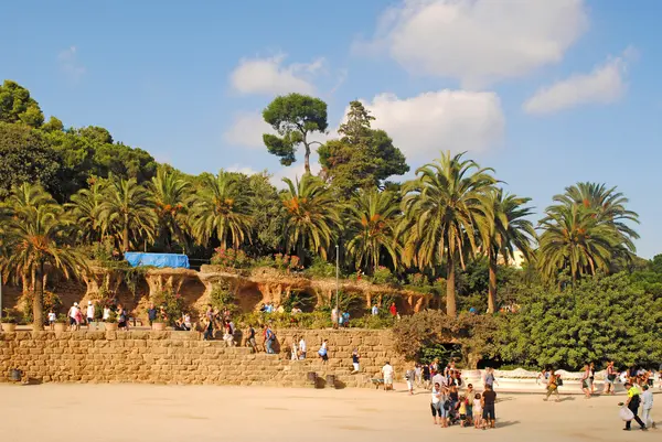 BARCELONA, SPAGNA - 12 AGOSTO: Paesaggio con palme nella P — Foto Stock