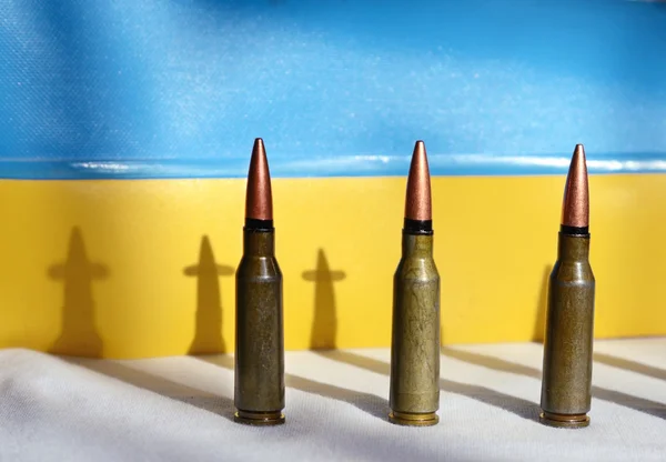 Ammunition with shadows in the form of burial crosses on a backg — Stock Photo, Image