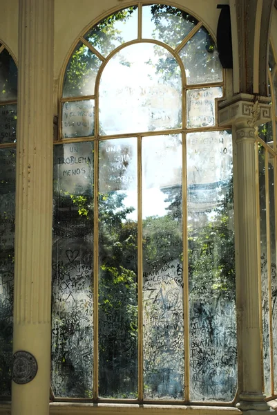 Writing on a  window in Madrid — Stock Photo, Image