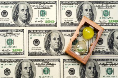 Kum saati ve dolar (zamanı para, sermaye, tasarruf, kar 