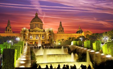 Barcelona, İspanya - Ağustos 12: palau nacional de montjuic üzerinde augu