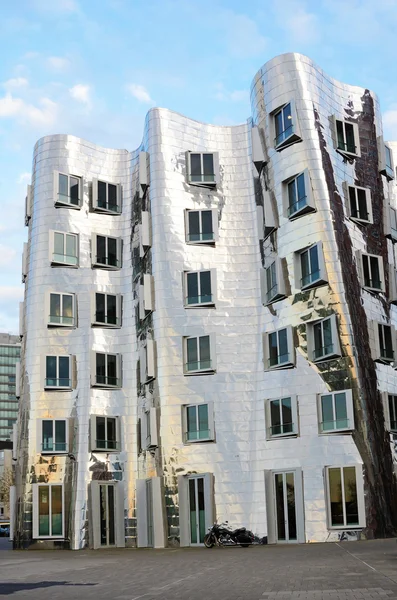 Düsseldorf, deutschland - 29. april: der neue zollhof im medienhafen — Stockfoto