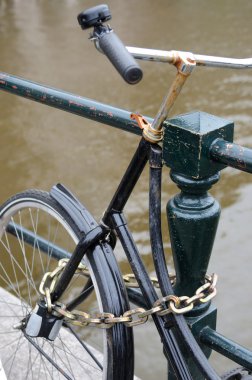 Parmaklıklar için Am içinde bağlı parçası Bisiklet yakın çekim metalik zinciri