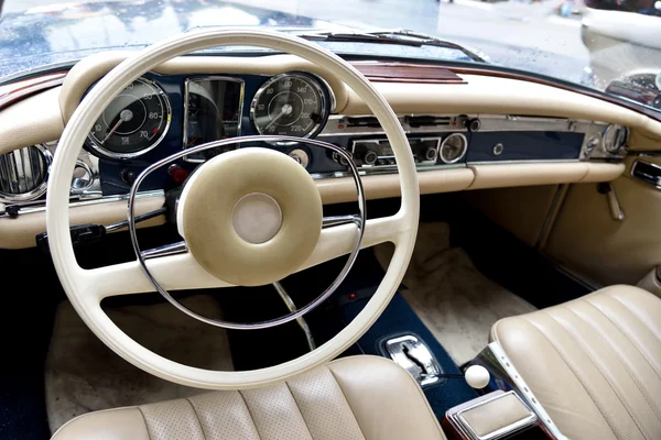 Fragment retro car dashboard — Stock Photo, Image