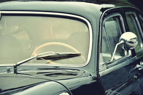 Fragment of beautiful stylish old car. Elegance. Prestige. Vinta — Stock Photo, Image