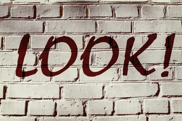 Nástěnné graffiti, která říká "Pozor!" (abstraktní pozadí, vinta — Stock fotografie