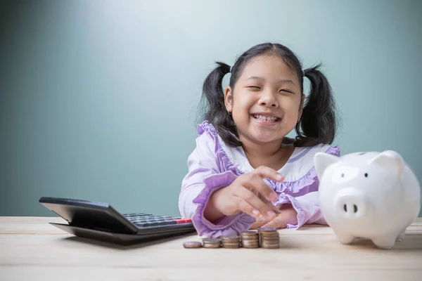 Niño Asiático Lindo Sonrisa Felicidad Está Contando Dinero Para Dejar — Foto de Stock