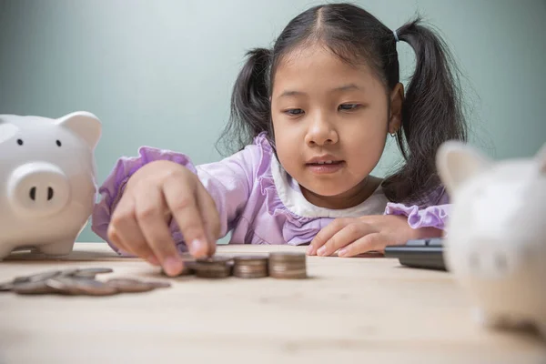 Concepto Para Ahorrar Dinero Para Futuro Educación Niño Asiático Lindo — Foto de Stock
