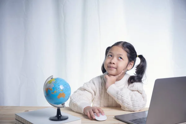 Aziatisch Kind Meisje Schrijven Volgt Leraar Voor Het Leren Van — Stockfoto
