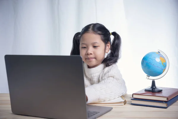 Aziatisch Kind Meisje Schrijven Volgt Leraar Voor Het Leren Van — Stockfoto