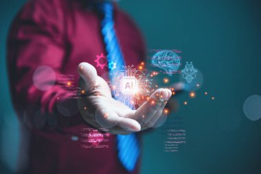 İş adamı AI devre kartını ağ teknolojisi, yapay zeka yapay zeka ve makine öğrenme teknolojisi konseptiyle birlikte elinde tutuyor. Beyin, robot ve parmak izi olan yapay zeka uygulamaları..