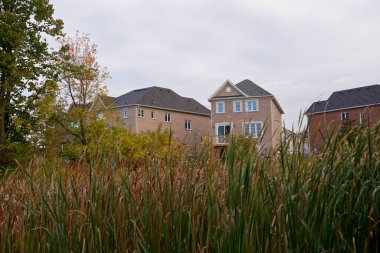 Kırsal bölgedeki yeni konut şantiyesinin yeni evi