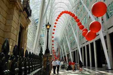 RedBall, Amerikalı sanatçı Kurt Perschke 'nin gezici bir halk sanatı eseridir..