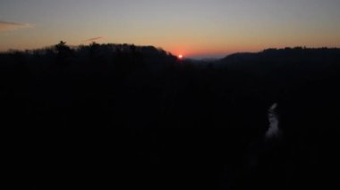 Kanada, Ontario 'daki nehir vadisinde gün doğumu