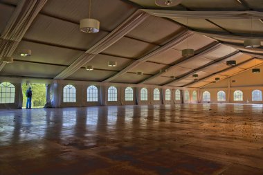 Düğün çadırının iç görünümü.