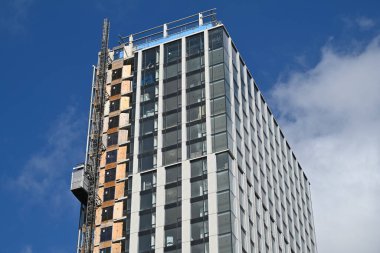 Toronto, Ontario / Kanada - 21 / 02 / 2025: Asansörün faaliyet gösterdiği inşaat sahası