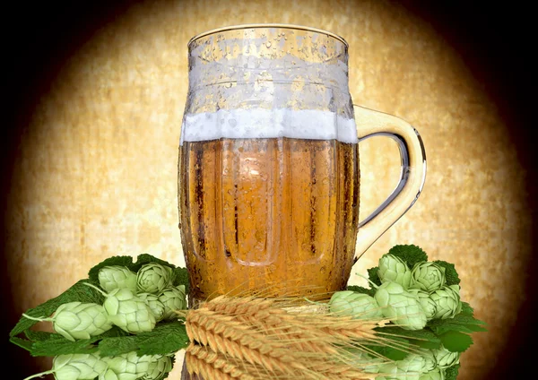 Glas Bier mit Gerste und Hopfen - 3d ender — Stockfoto