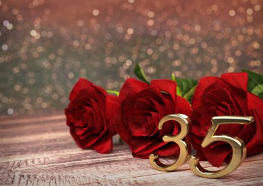 ahşap masa üzerinde kırmızı Güllü doğum günü kavramı. thirtyfifth. 35. 3d render