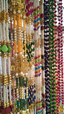 Renkli Boncuklu Kapı Asma Görünümü