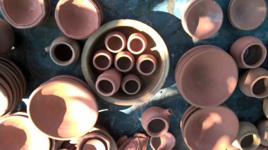 çok amaçlı kullanım için toprak çömlek ya da kil çömlek manzarası